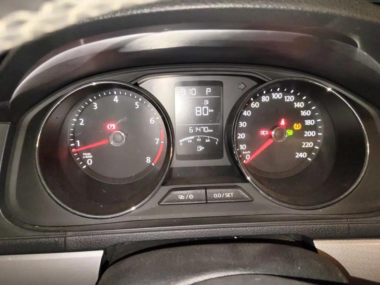Volkswagen Lavida 2017 1.6L Automatic Comfort Edition — миниатюра 11