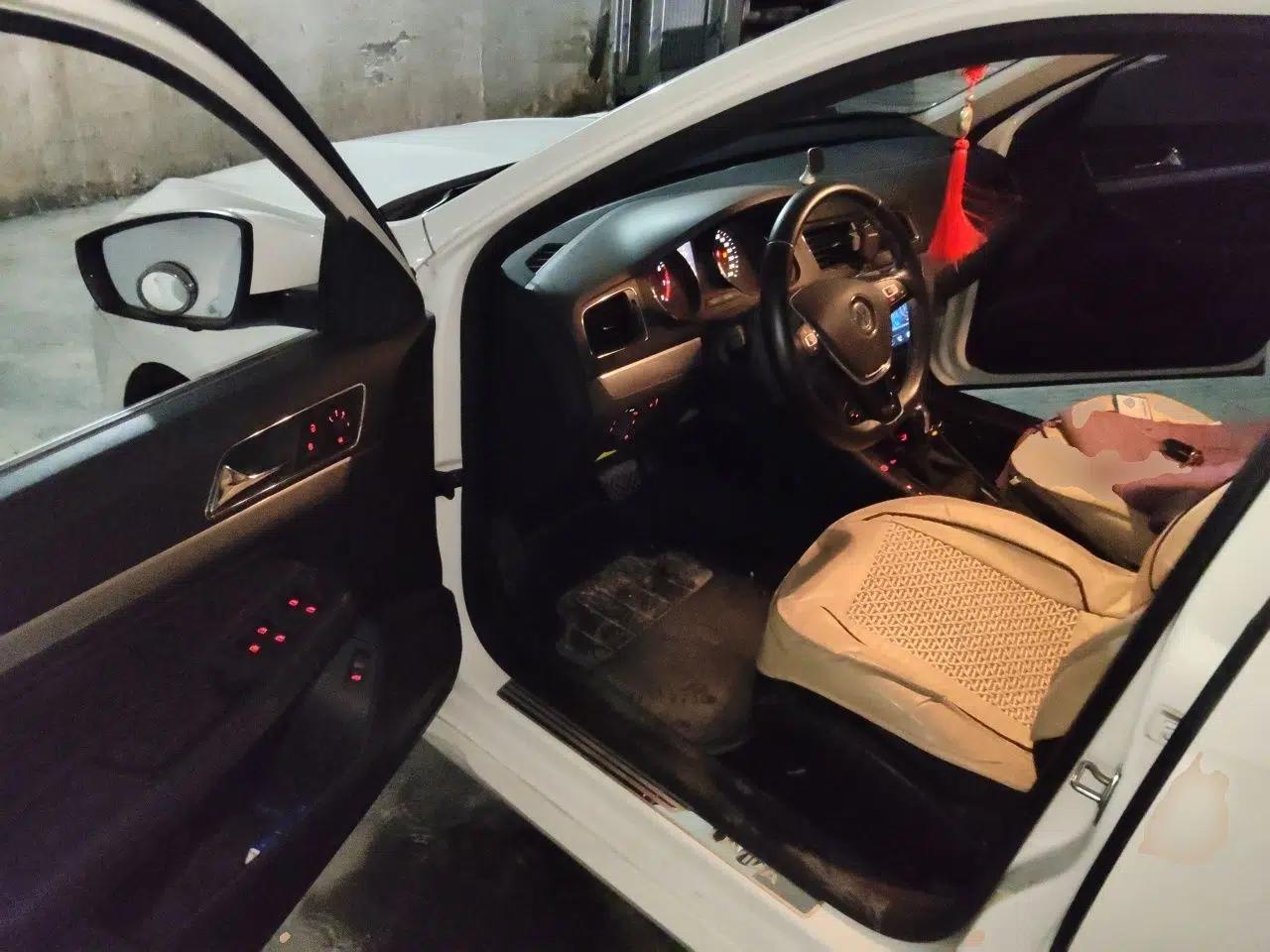 Volkswagen Lavida 2017 1.6L Automatic Comfort Edition — миниатюра 16