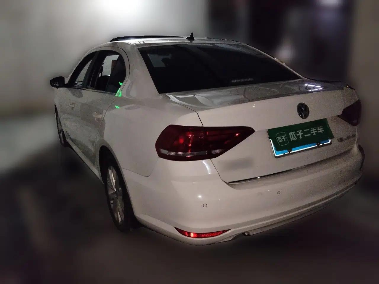 Volkswagen Lavida 2017 1.6L Automatic Comfort Edition — миниатюра 4