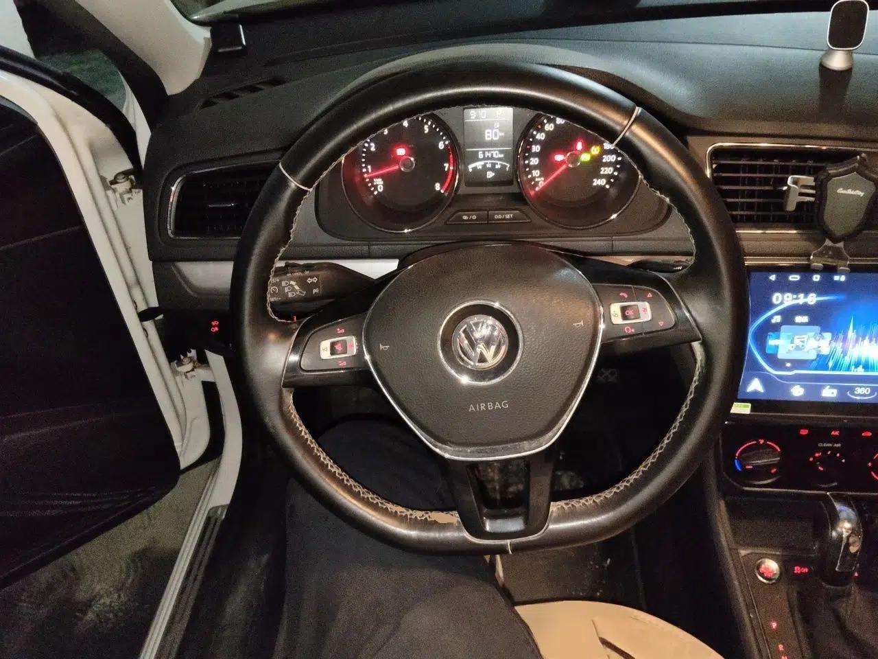 Volkswagen Lavida 2017 1.6L Automatic Comfort Edition — миниатюра 10