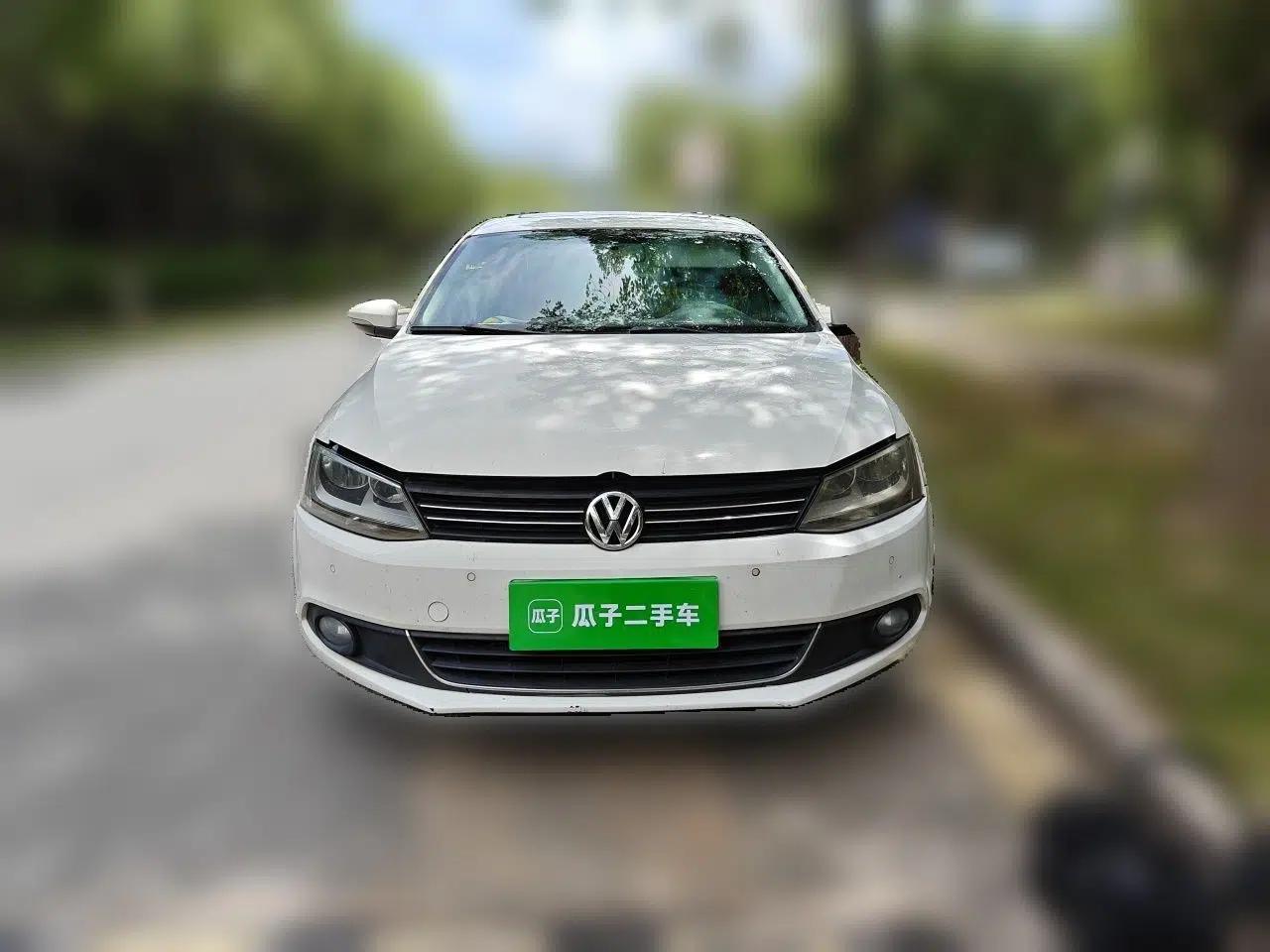Volkswagen Sagitar 2014 Revised Version 1.4TSI Automatic Luxury Edition — миниатюра 2