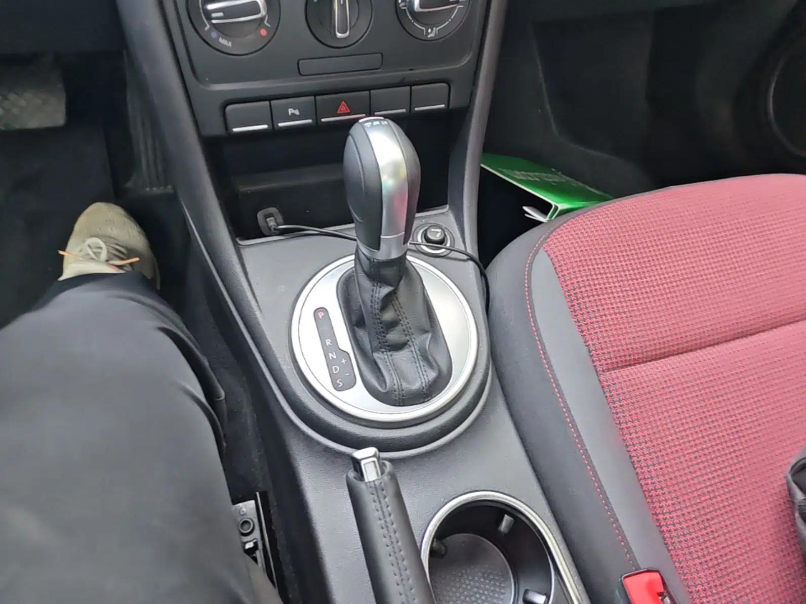 Volkswagen Beetle 2015 180TSI model — миниатюра 16