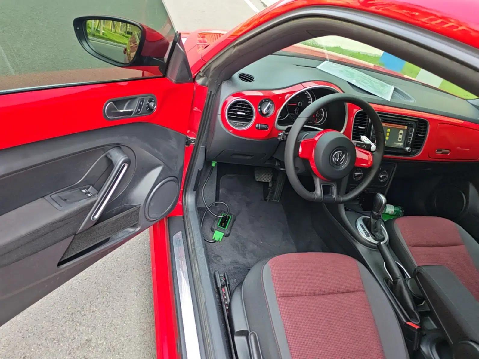 Volkswagen Beetle 2015 180TSI model — миниатюра 18