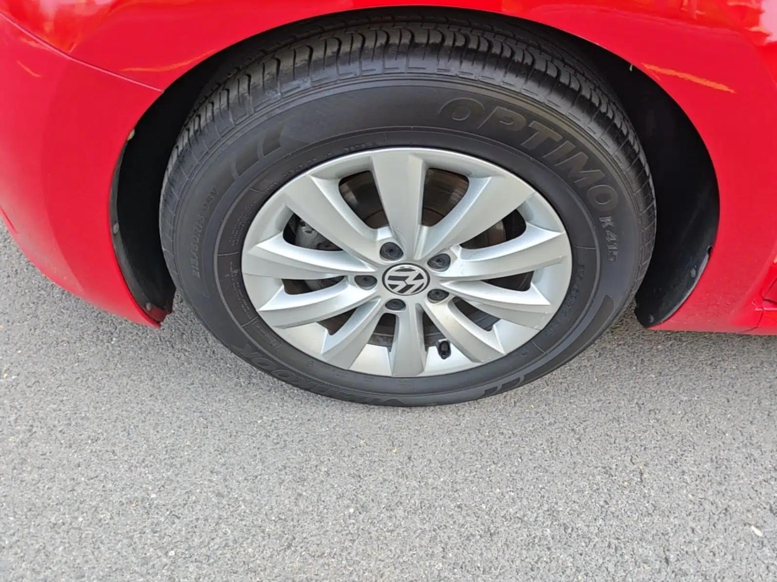 Volkswagen Beetle 2015 180TSI model — миниатюра 10