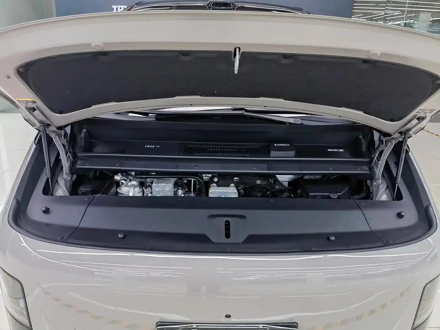 Li Auto MEGA 2025 Ultra Smart Renewal Edition — миниатюра 3