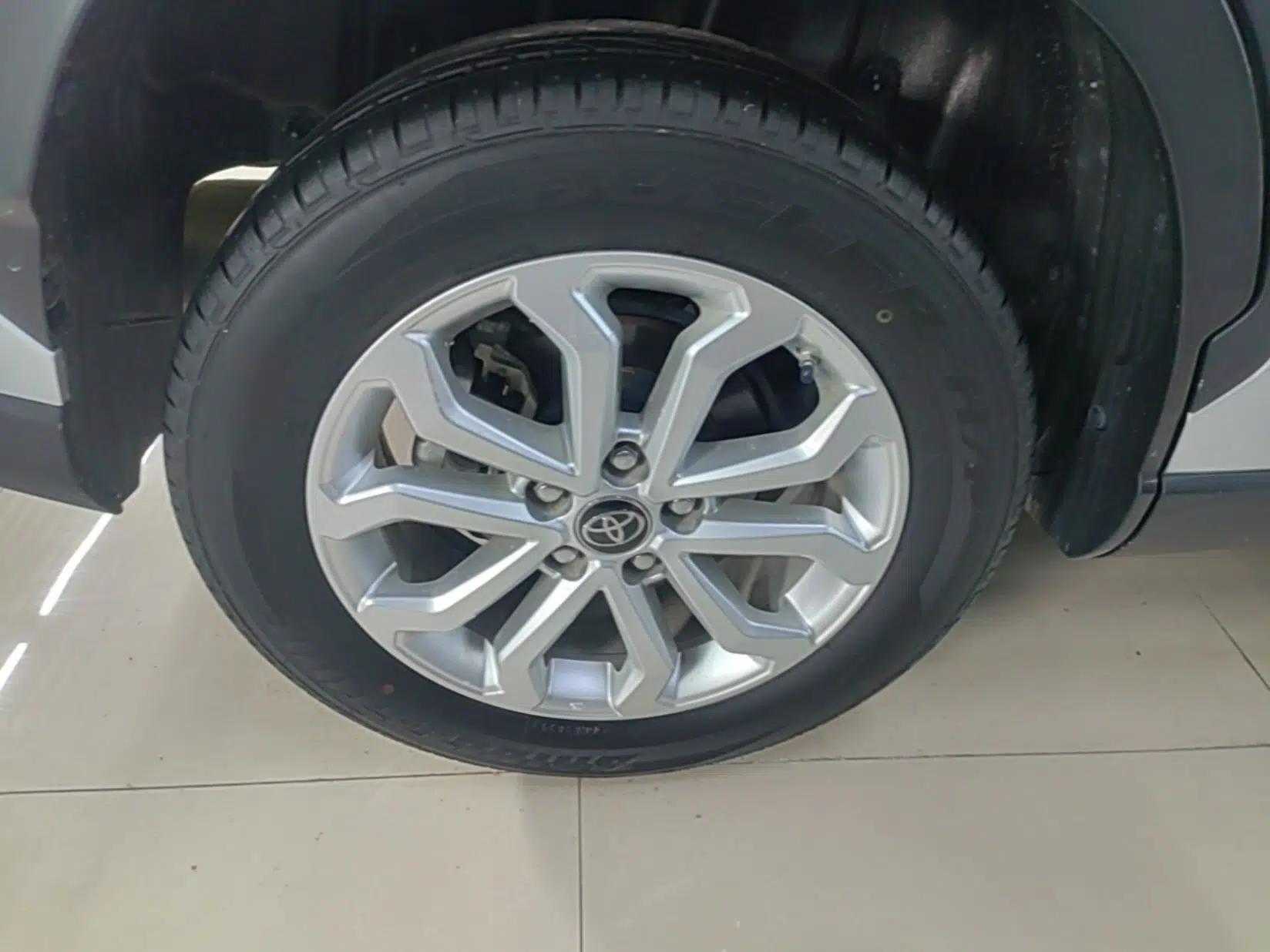 Toyota FRONTLANDER 2022 2.0L CVT Elite Edition — миниатюра 11