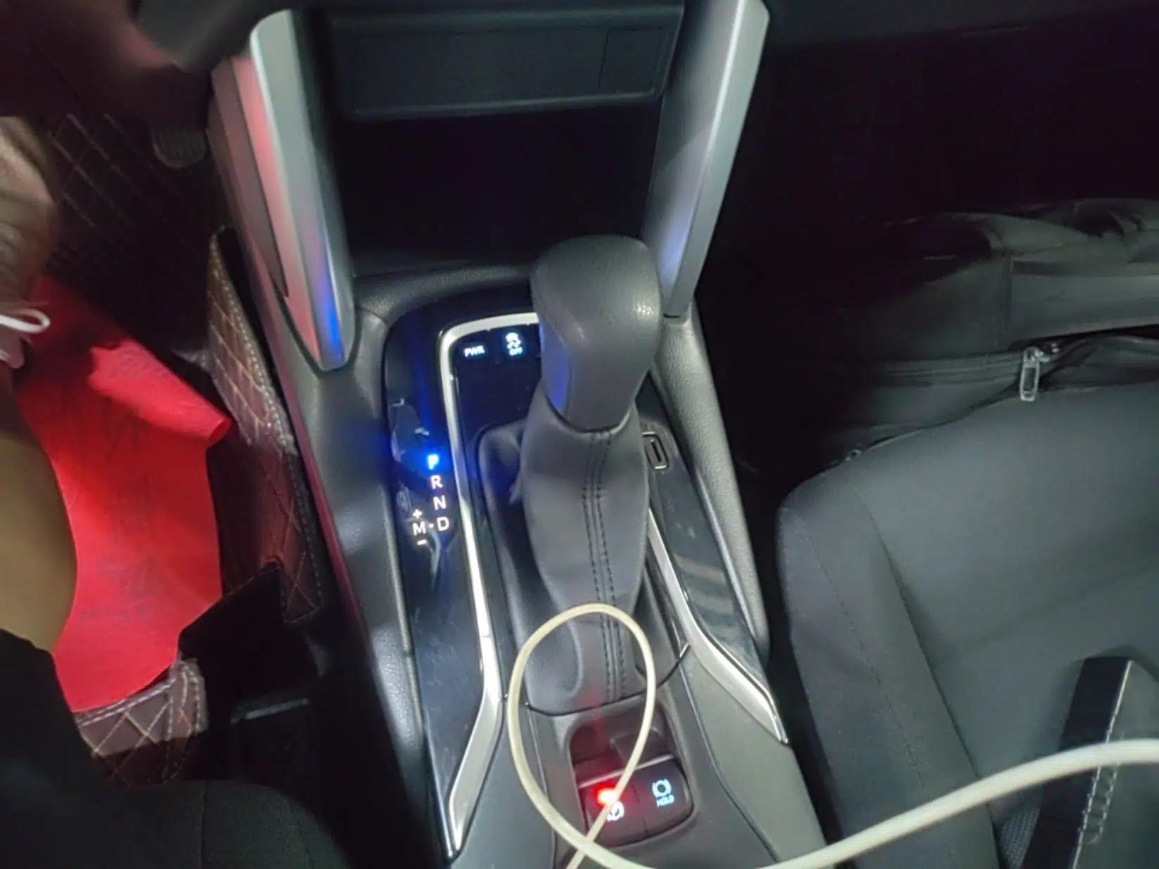 Toyota FRONTLANDER 2022 2.0L CVT Elite Edition — миниатюра 16