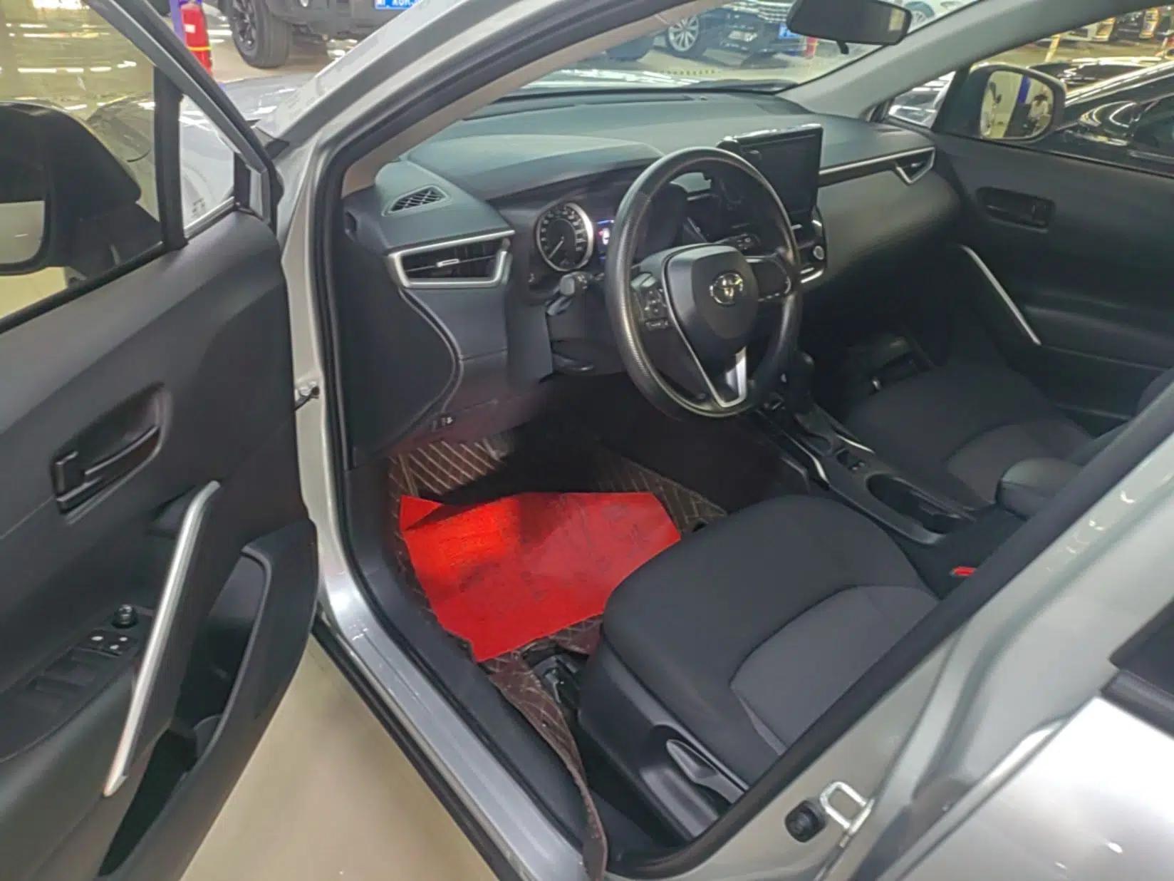 Toyota FRONTLANDER 2022 2.0L CVT Elite Edition — миниатюра 18