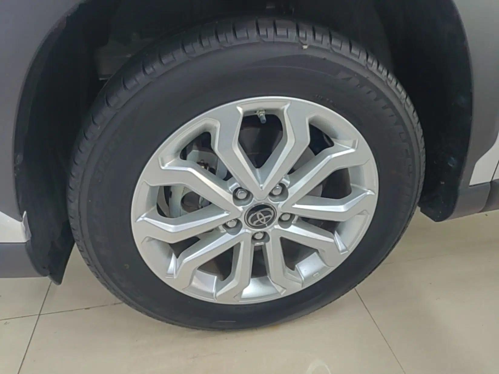 Toyota FRONTLANDER 2022 2.0L CVT Elite Edition — миниатюра 10