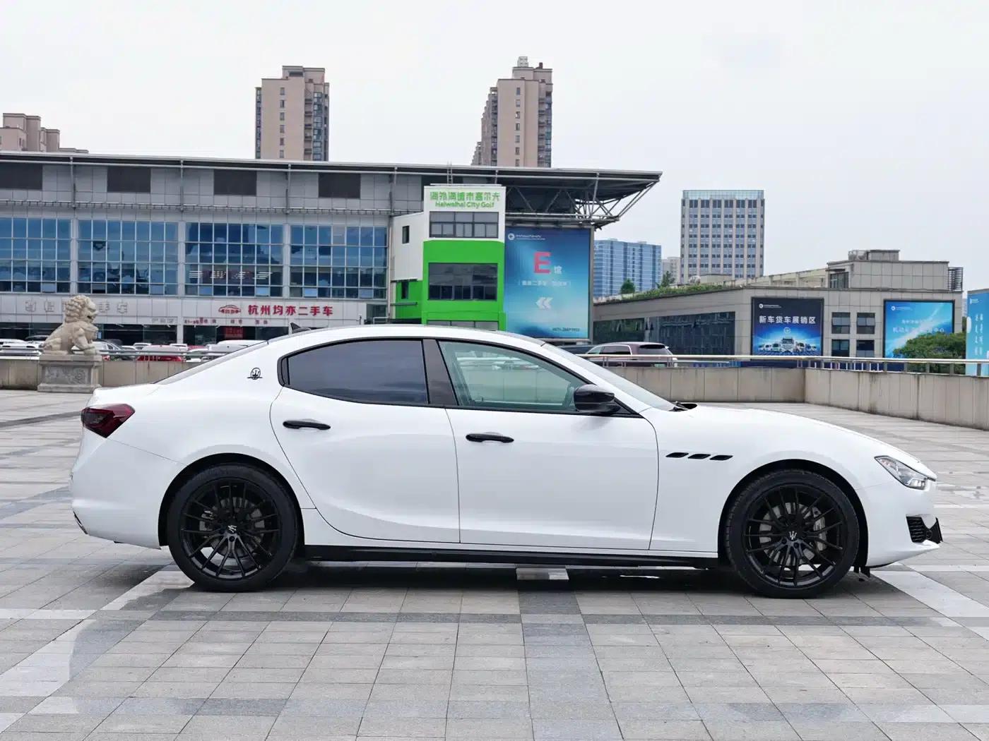 2020 Ghibli 3.0T Standard Edition — миниатюра 3