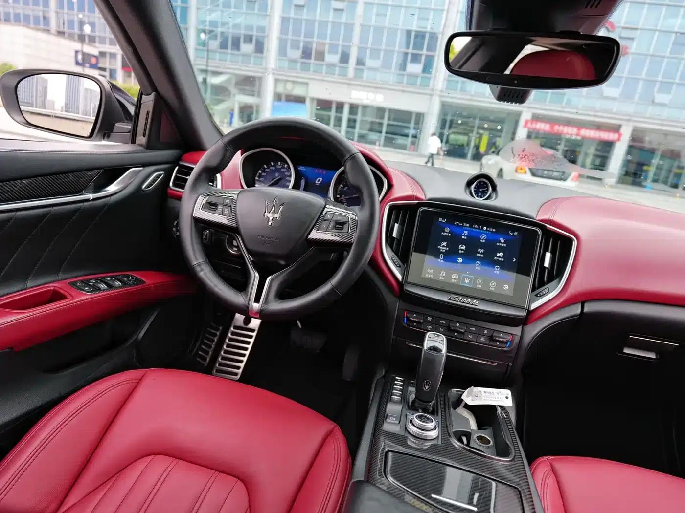 2020 Ghibli 3.0T Standard Edition — миниатюра 10