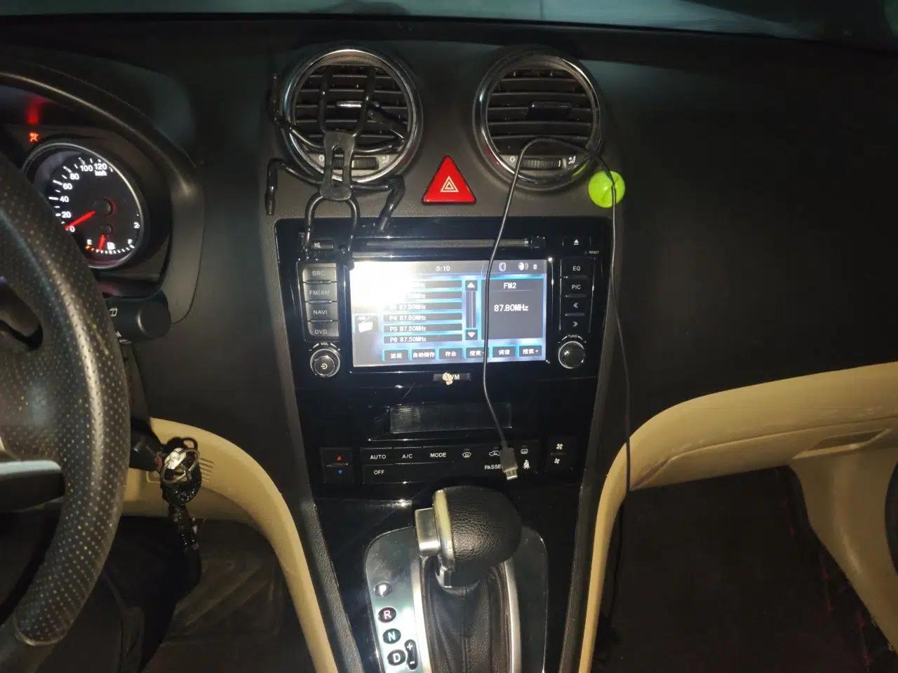 Haval H6 2012 2.4L Automatic Two-Wheel Drive Prestige Version — миниатюра 13