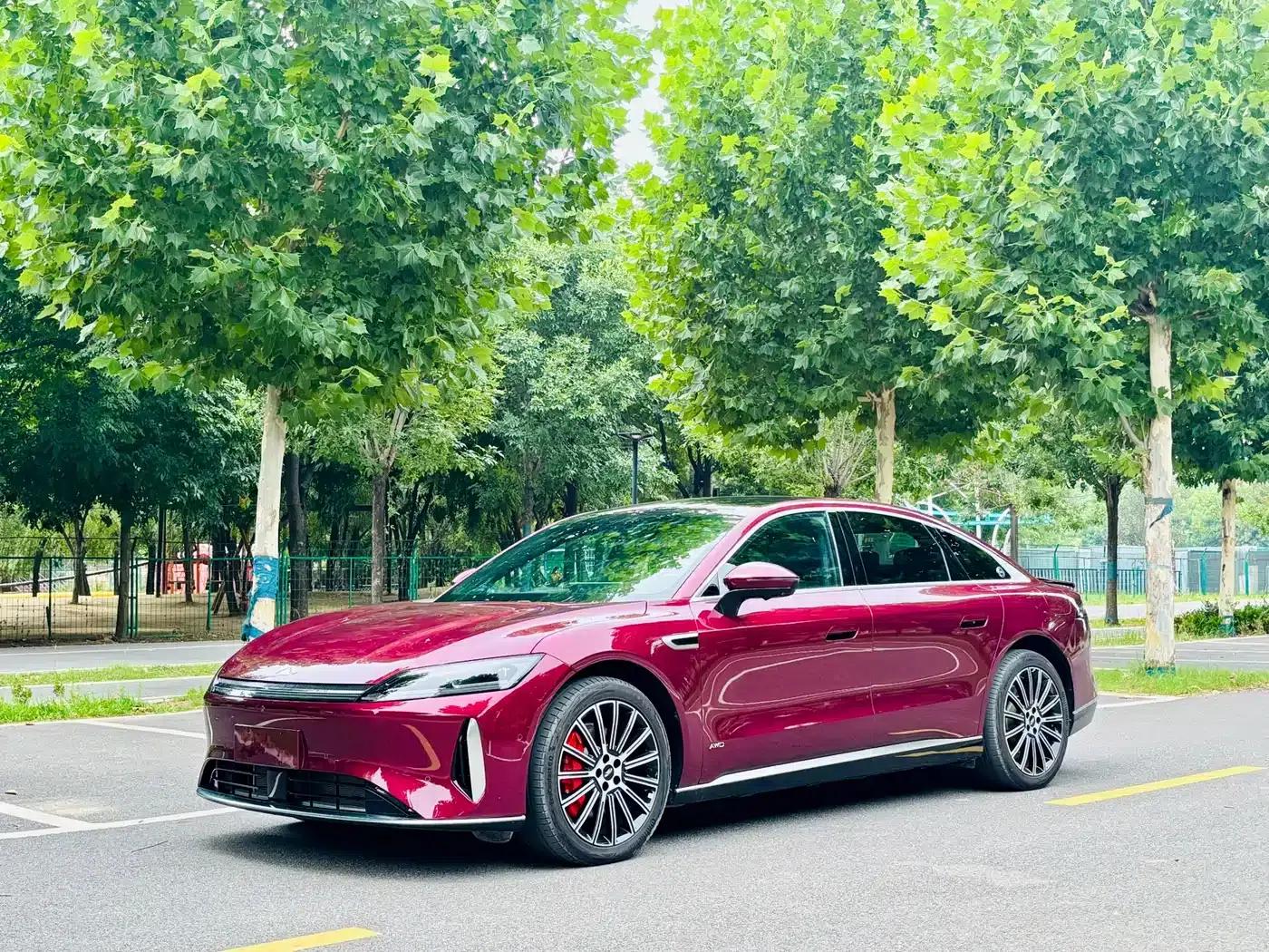 Fengyun A9L 2025 All-Wheel Drive High-Performance Peak Edition — миниатюра 1