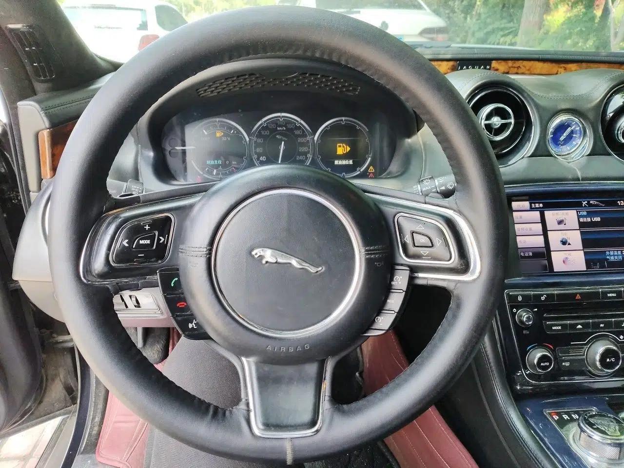 Jaguar XJ 2012 XJL 3.0 Panoramic Business Edition — миниатюра 10
