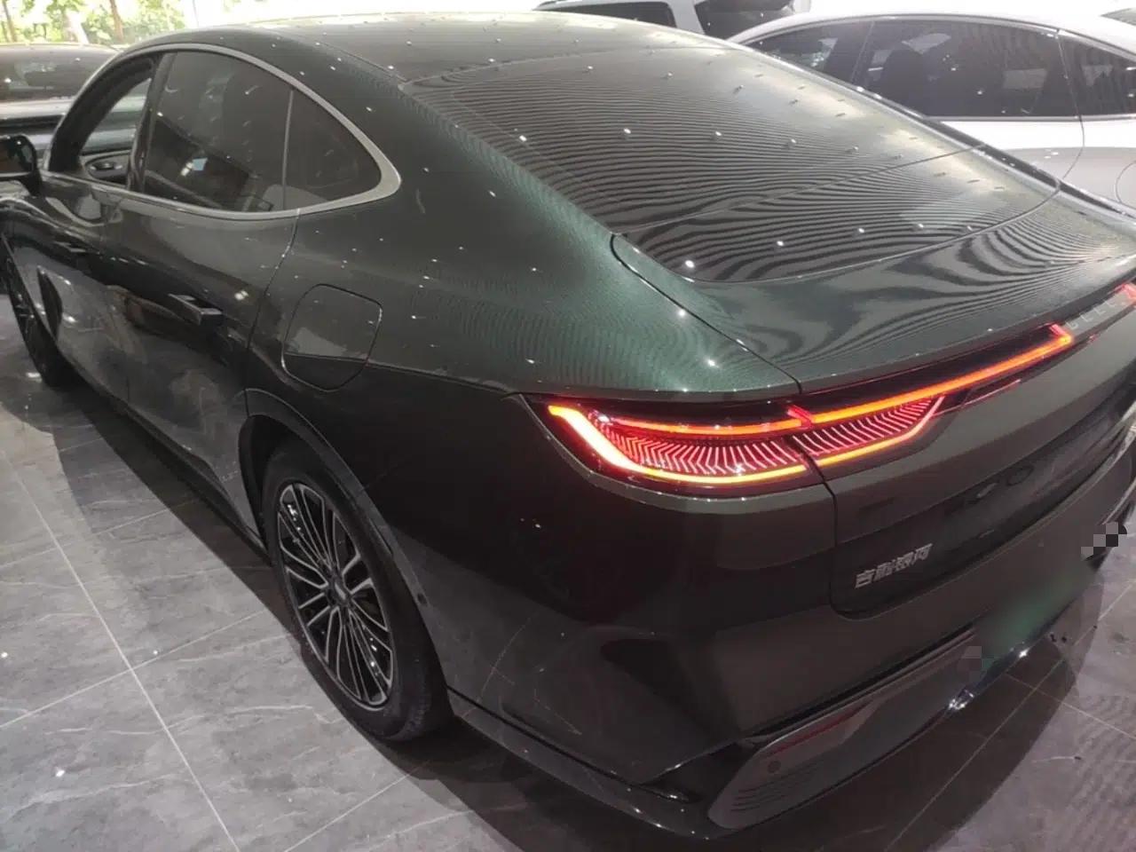 Geely Galaxy 8 2025 130km EM-i Deluxe Edition — миниатюра 4