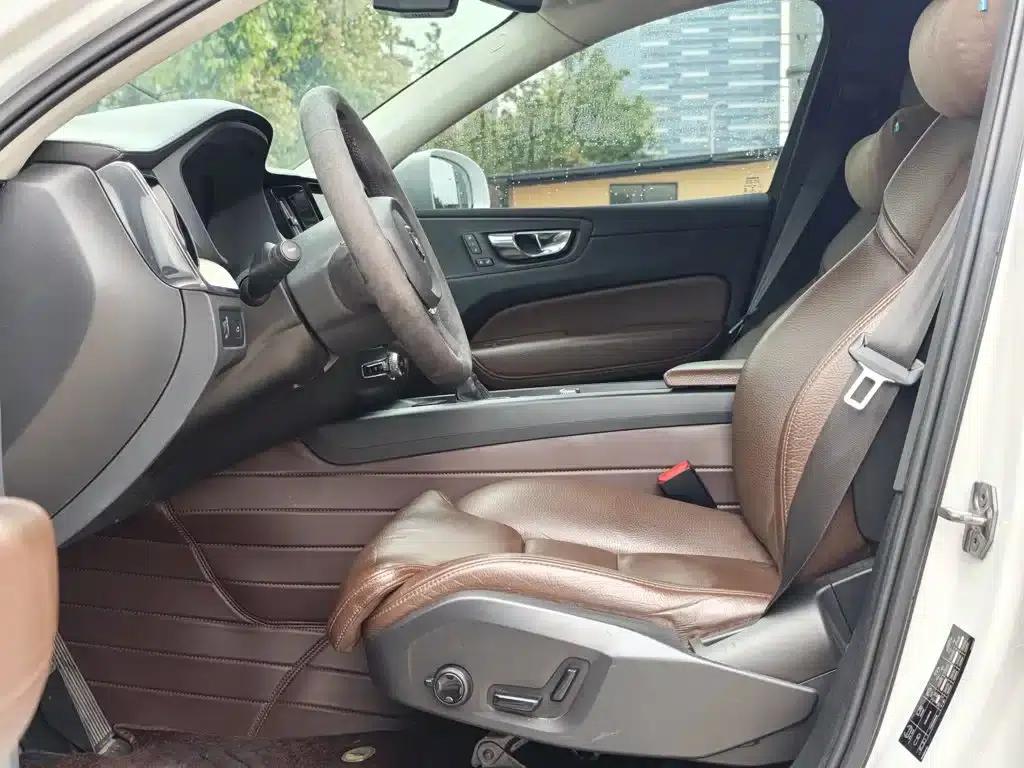 2020 Volvo XC60 T5 AWD Inscription Luxury Edition — миниатюра 15