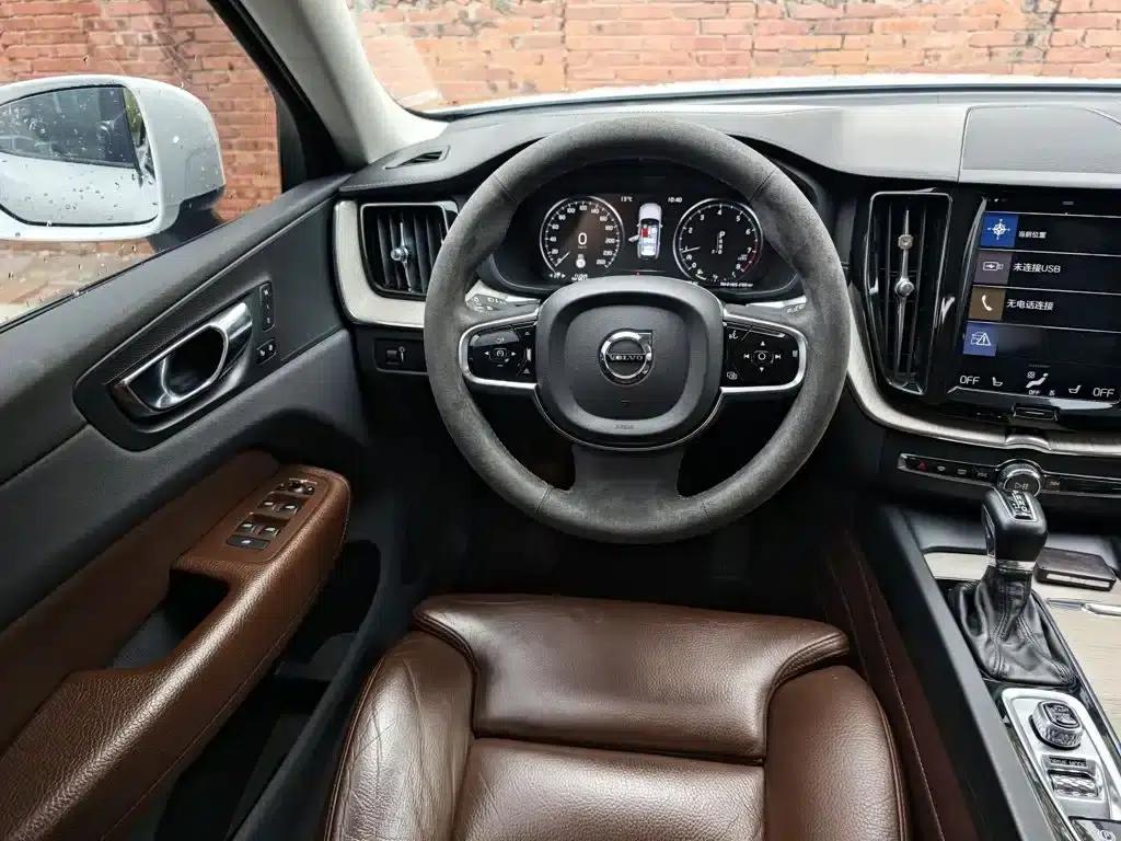 2020 Volvo XC60 T5 AWD Inscription Luxury Edition — миниатюра 17