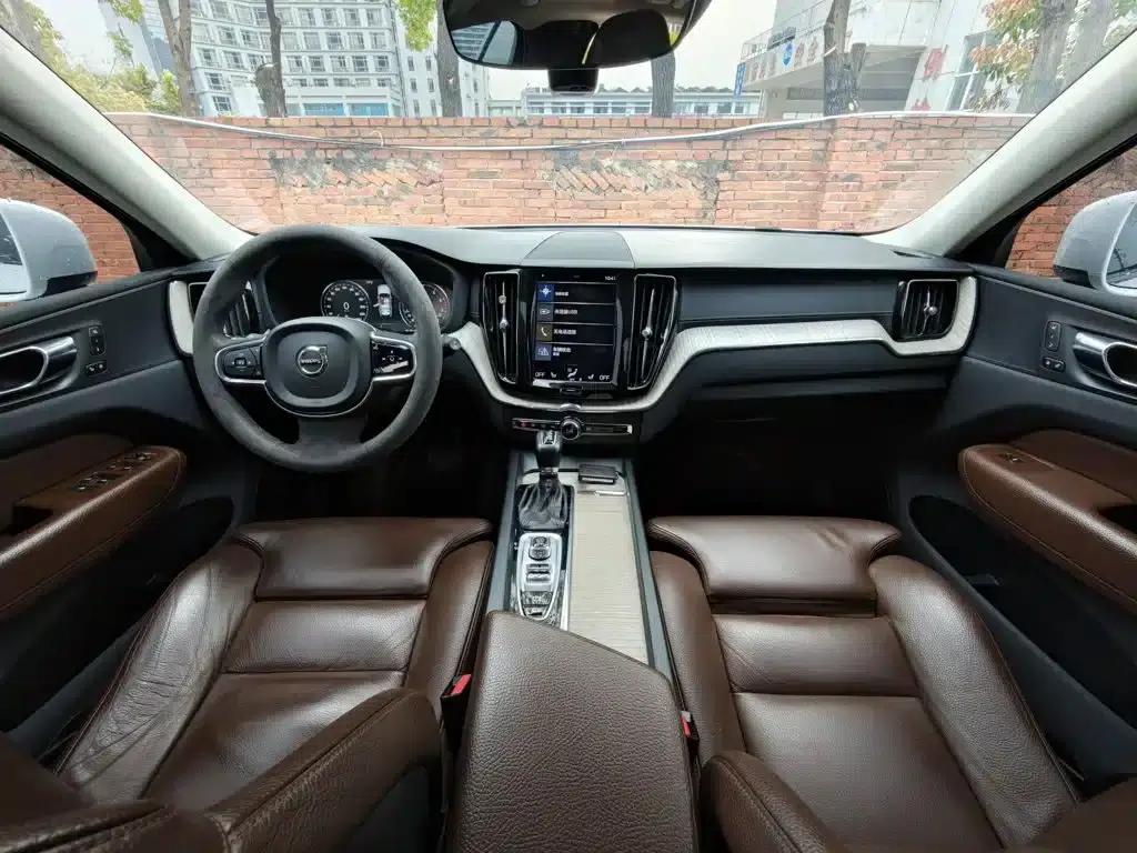 2020 Volvo XC60 T5 AWD Inscription Luxury Edition — миниатюра 18