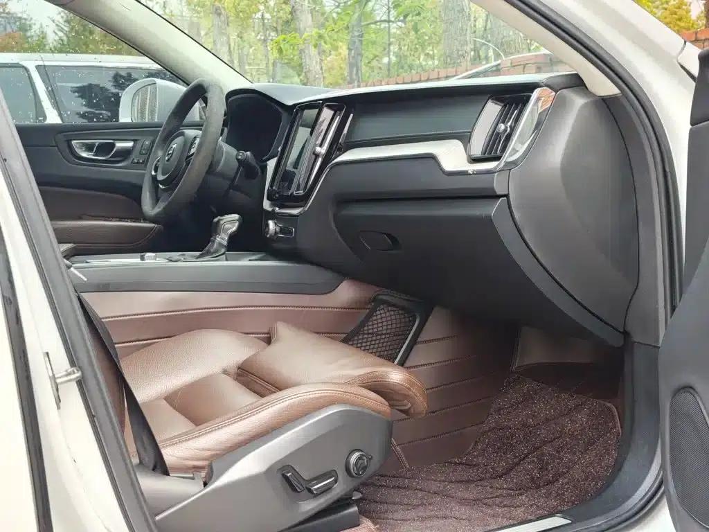 2020 Volvo XC60 T5 AWD Inscription Luxury Edition — миниатюра 20