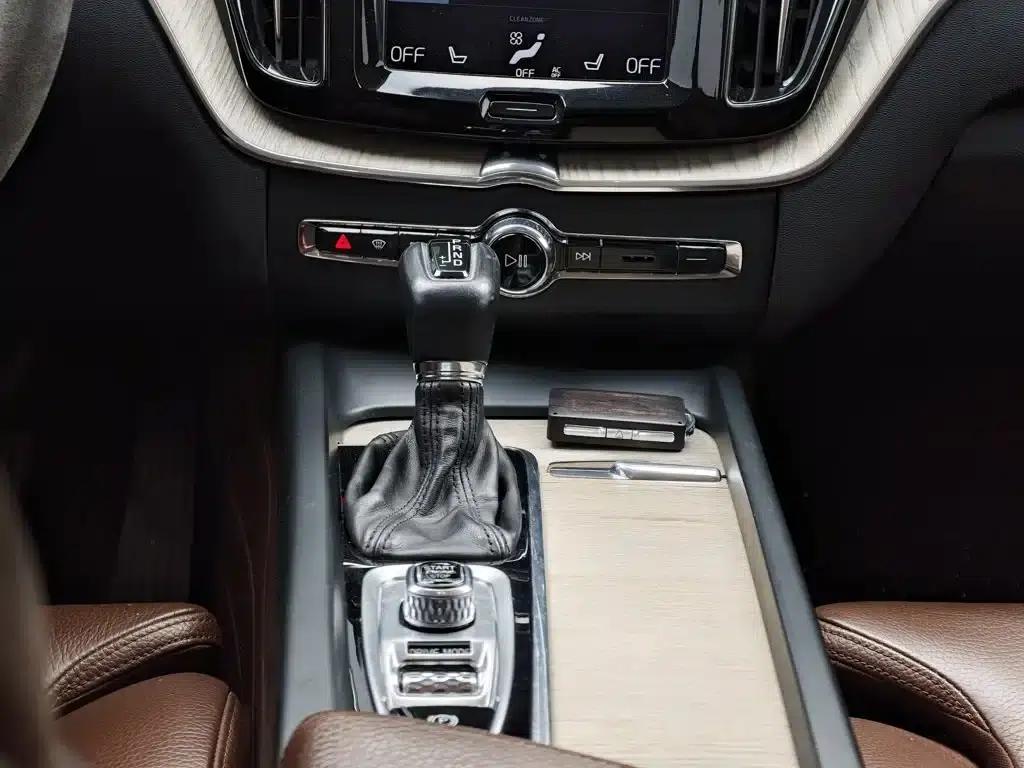 2020 Volvo XC60 T5 AWD Inscription Luxury Edition — миниатюра 7