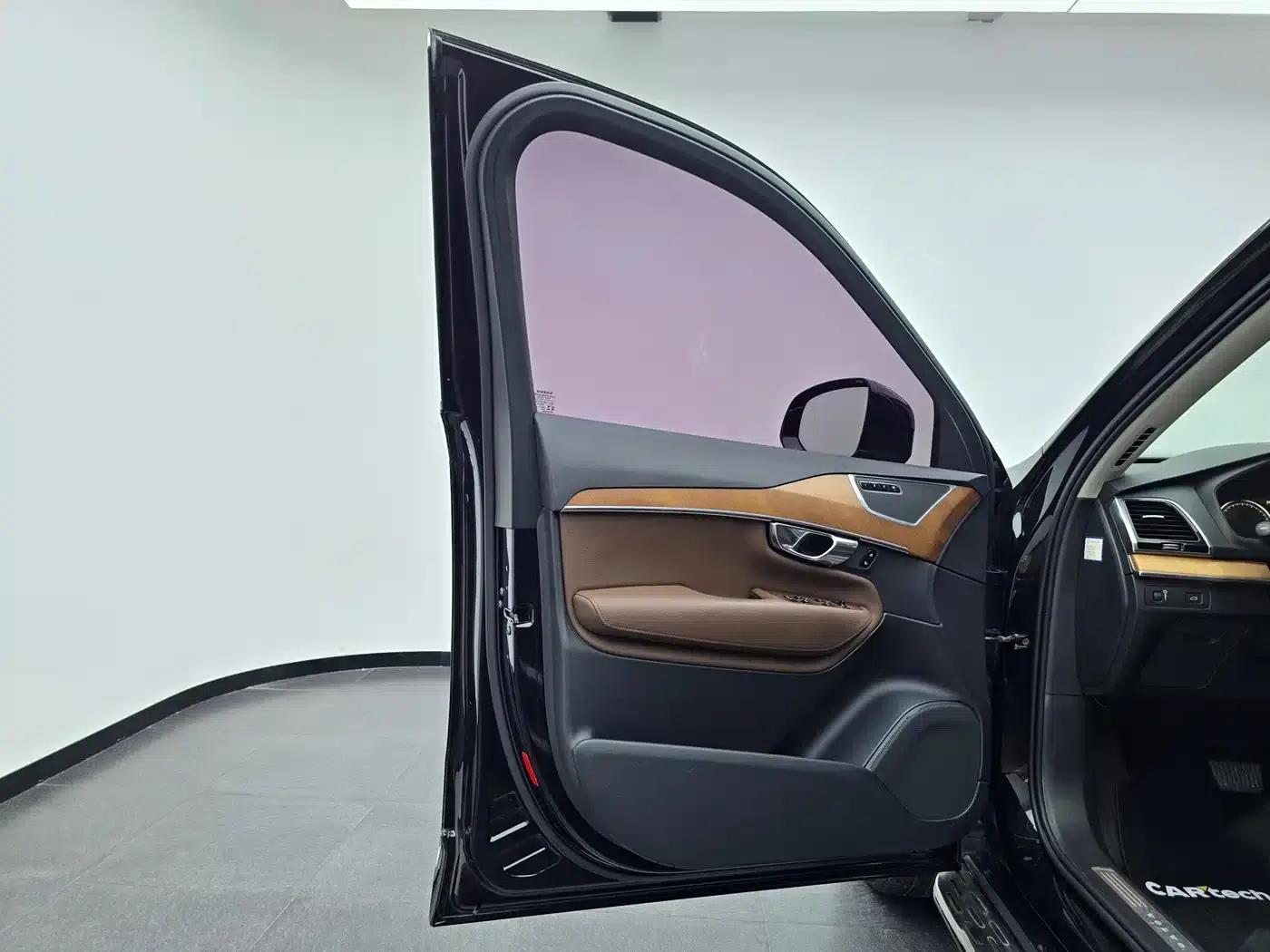 2020 Volvo XC90 T6 Inscription Luxury Edition 7-seater — миниатюра 20