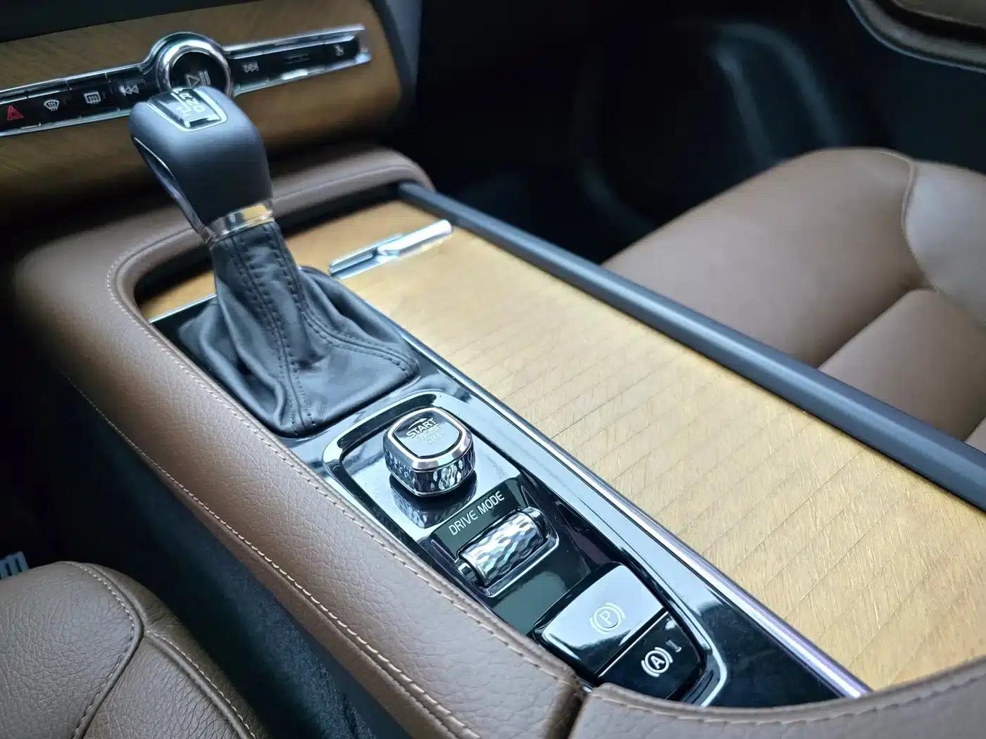 2020 Volvo XC90 T6 Inscription Luxury Edition 7-seater — миниатюра 25
