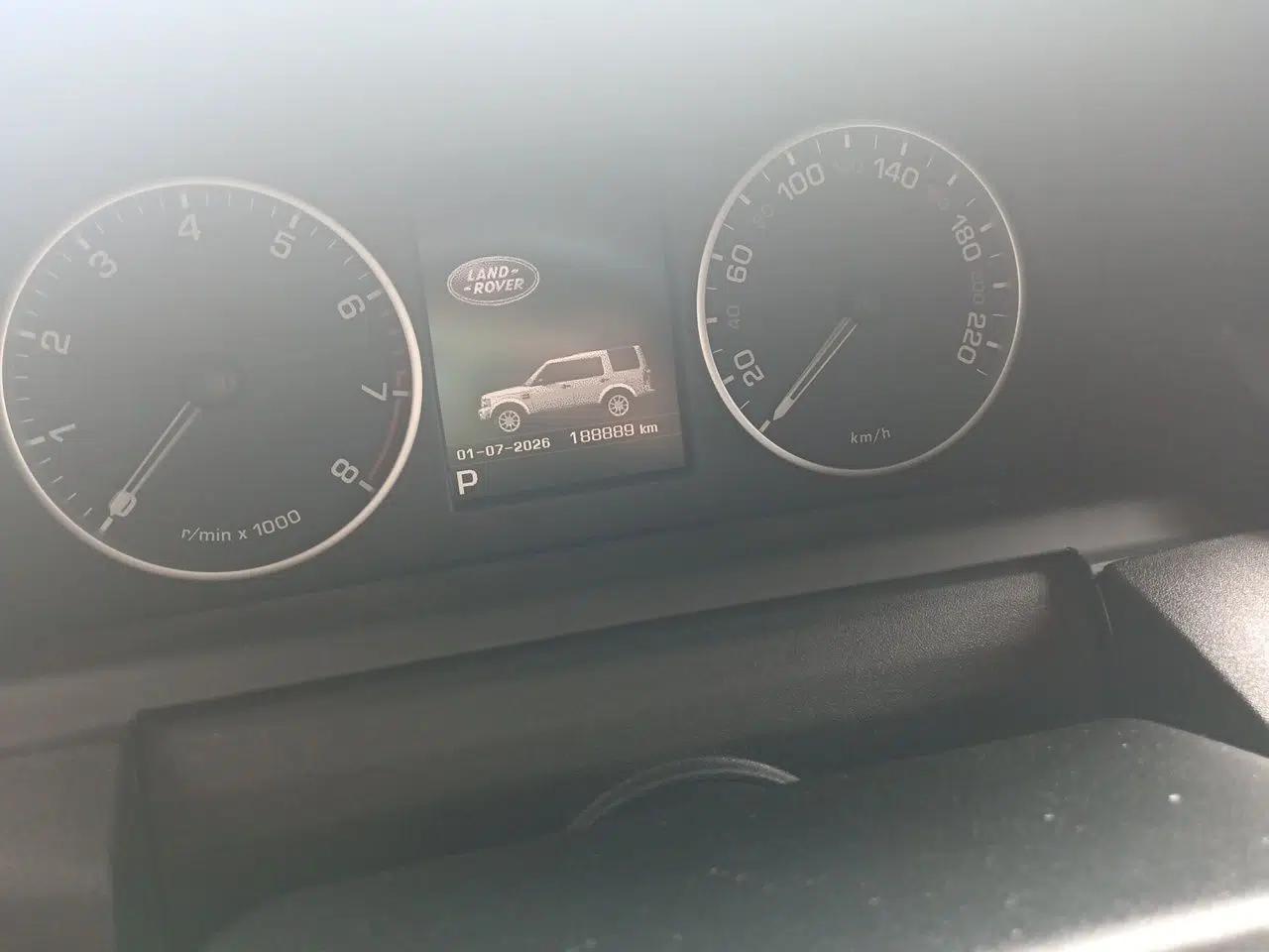 Land Rover Discovery 2015 3.0 SC V6 HSE — миниатюра 12