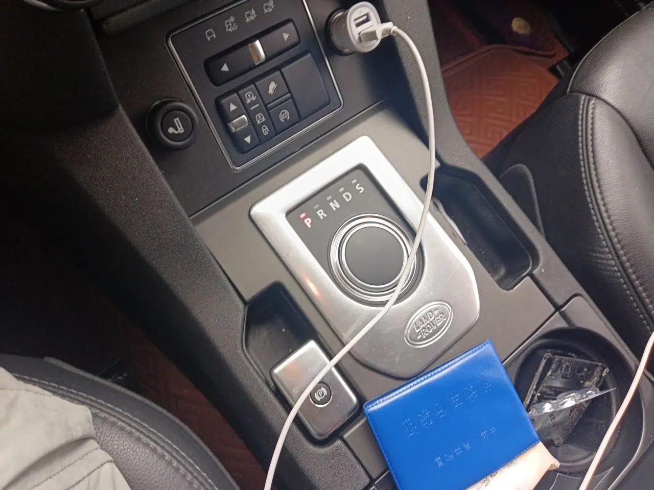 Land Rover Discovery 2015 3.0 SC V6 HSE — миниатюра 14