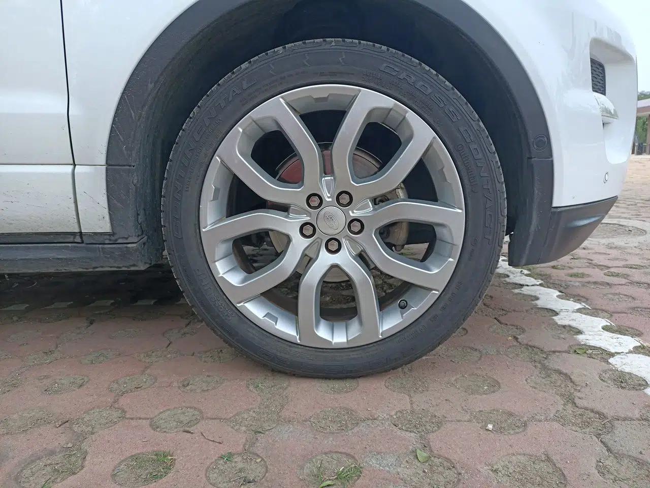 Land Rover Range Evoque 2014 2.0T 5-Door Ignite Edition — миниатюра 8