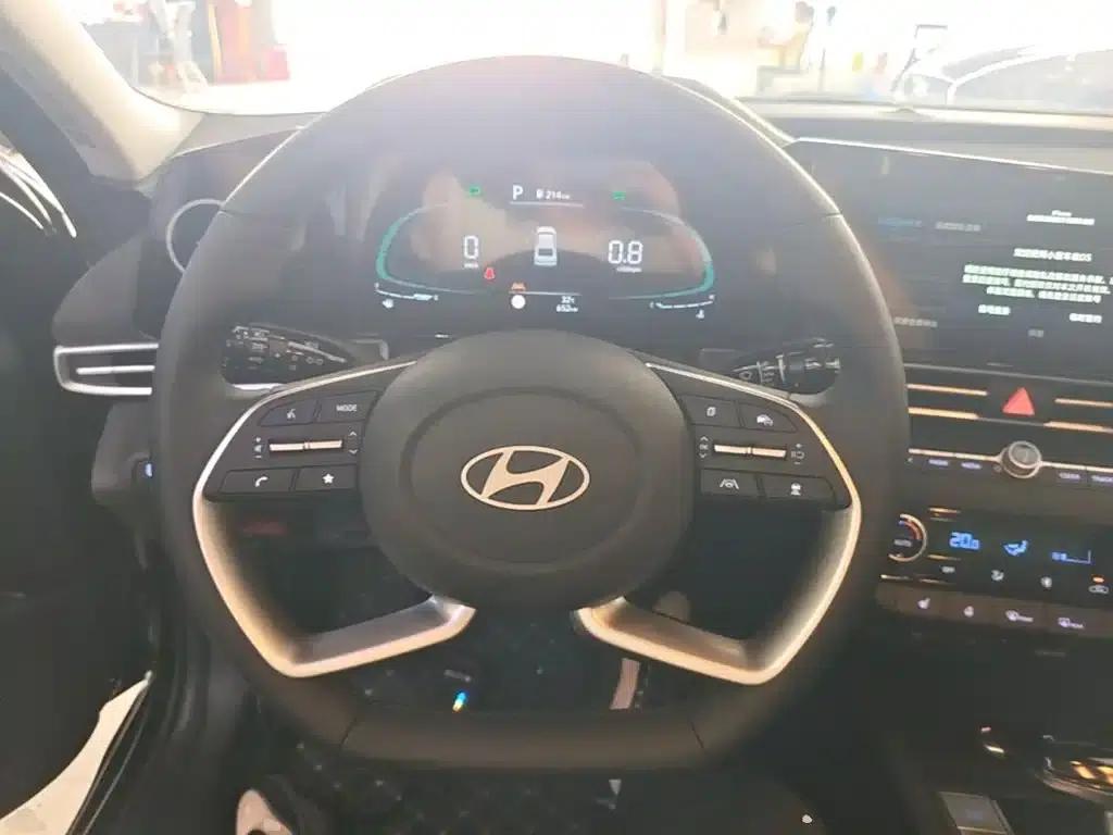 Hyundai Elantra 2023 1.5L CVT GLX Elite Edition — миниатюра 11