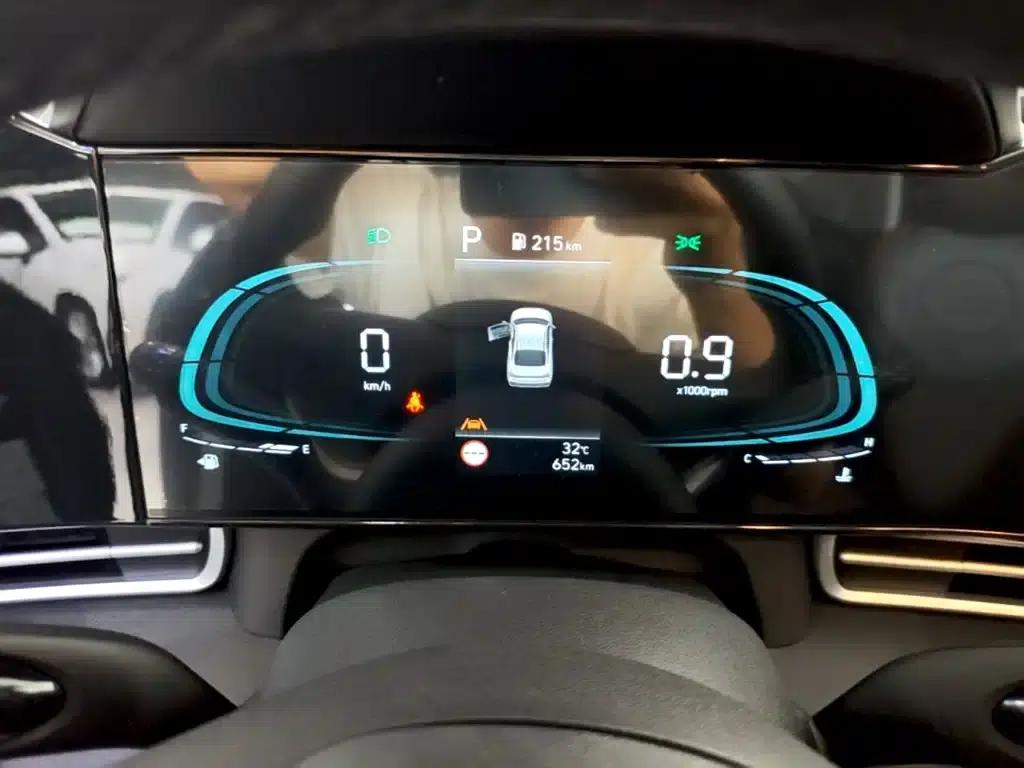 Hyundai Elantra 2023 1.5L CVT GLX Elite Edition — миниатюра 12
