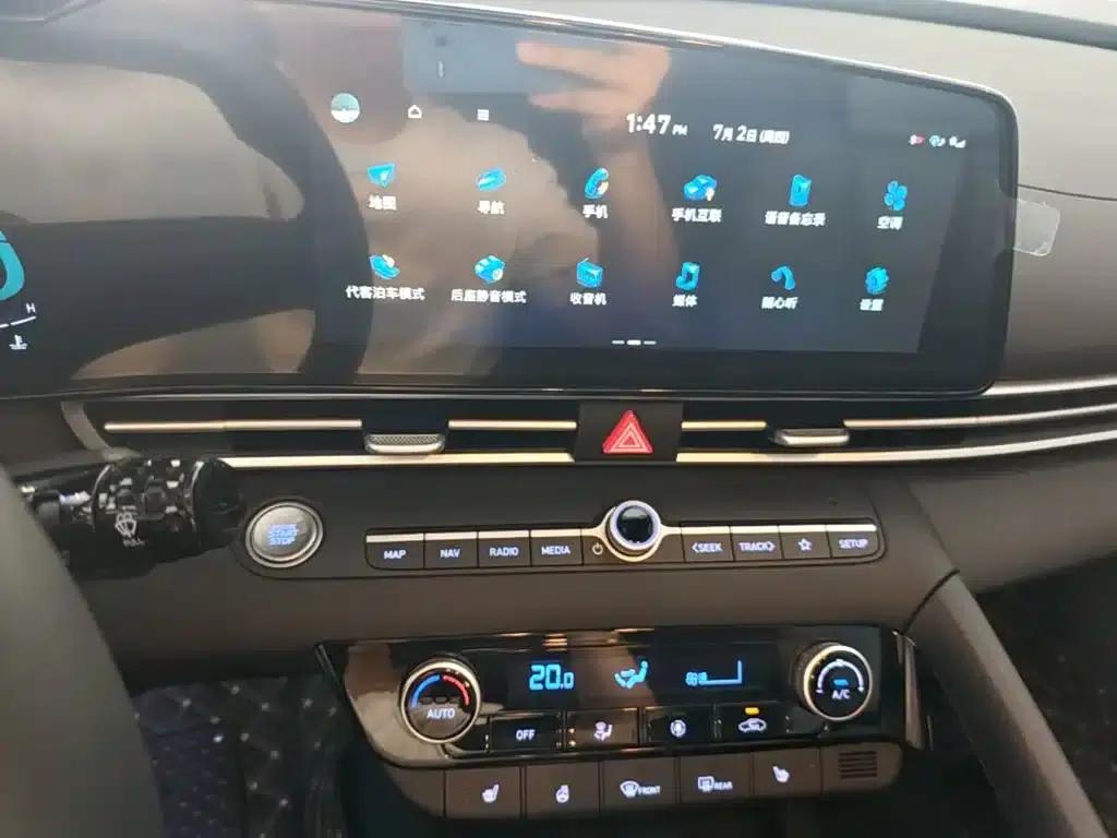 Hyundai Elantra 2023 1.5L CVT GLX Elite Edition — миниатюра 13