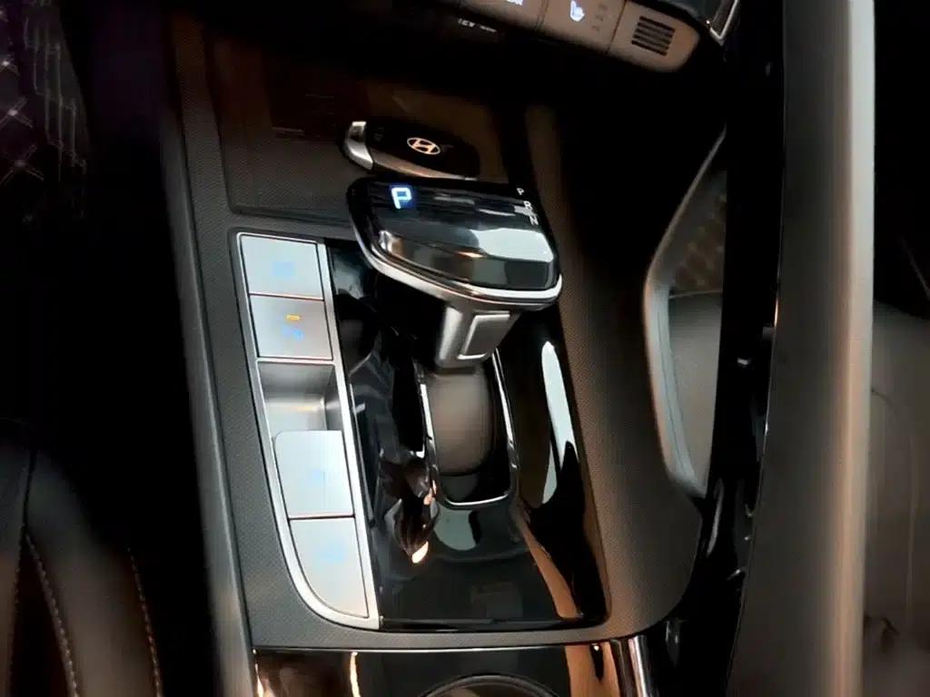 Hyundai Elantra 2023 1.5L CVT GLX Elite Edition — миниатюра 14
