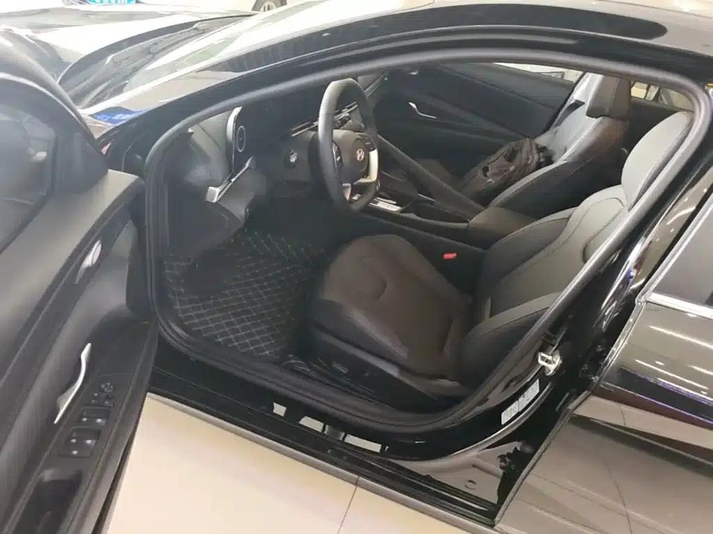 Hyundai Elantra 2023 1.5L CVT GLX Elite Edition — миниатюра 16