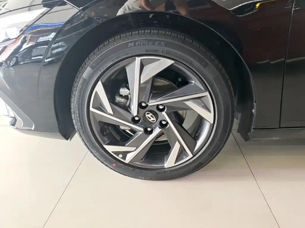Hyundai Elantra 2023 1.5L CVT GLX Elite Edition — миниатюра 23