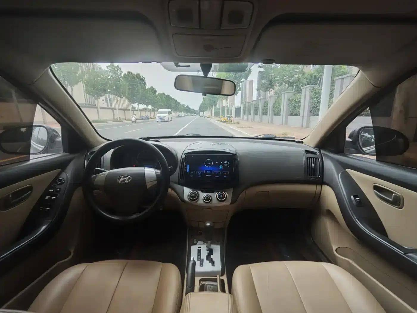 Hyundai Elantra 2011 1.6L Automatic Comfort Model — миниатюра 10