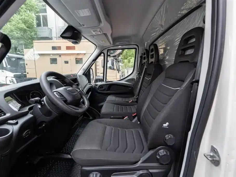 Iveco Daily Motorhome 2023 Model 3.0L Automatic — миниатюра 6