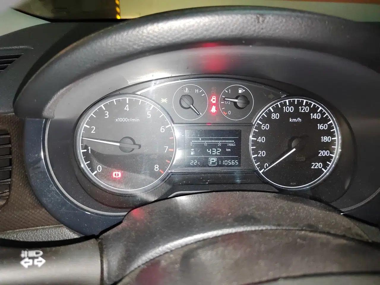 Nissan Tiida 2013 1.6L CVT Cool Cafe Edition — миниатюра 12