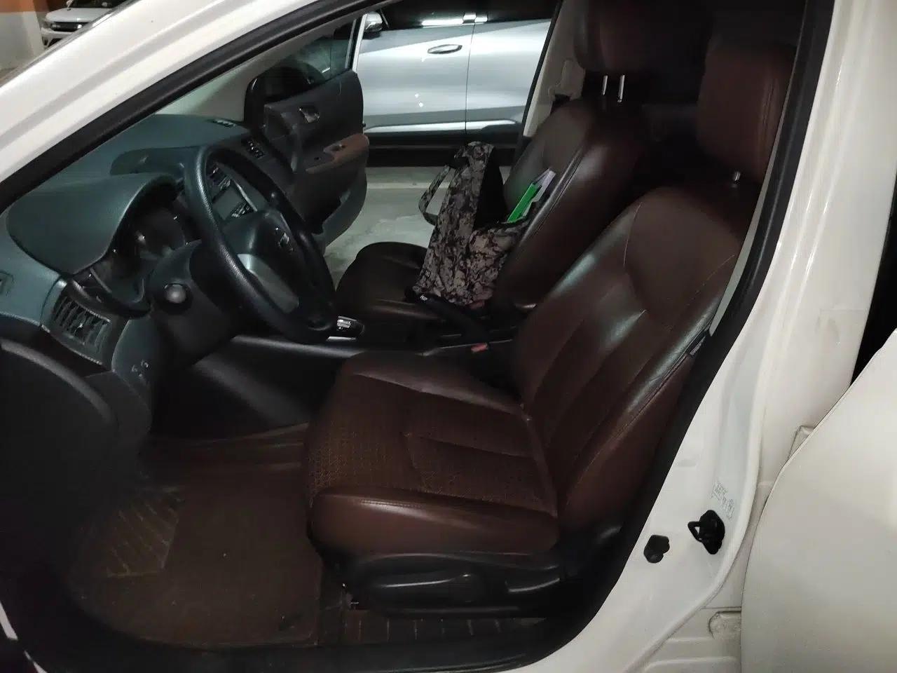 Nissan Tiida 2013 1.6L CVT Cool Cafe Edition — миниатюра 15