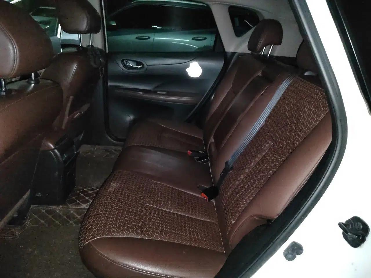 Nissan Tiida 2013 1.6L CVT Cool Cafe Edition — миниатюра 17