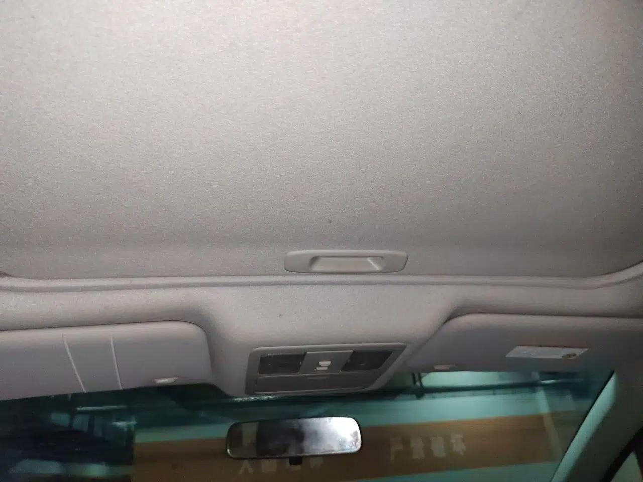 Nissan Tiida 2013 1.6L CVT Cool Cafe Edition — миниатюра 18