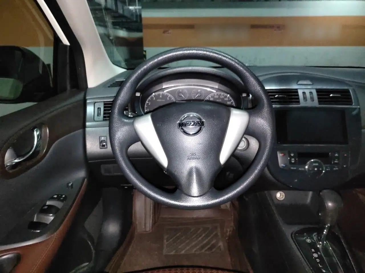 Nissan Tiida 2013 1.6L CVT Cool Cafe Edition — миниатюра 10