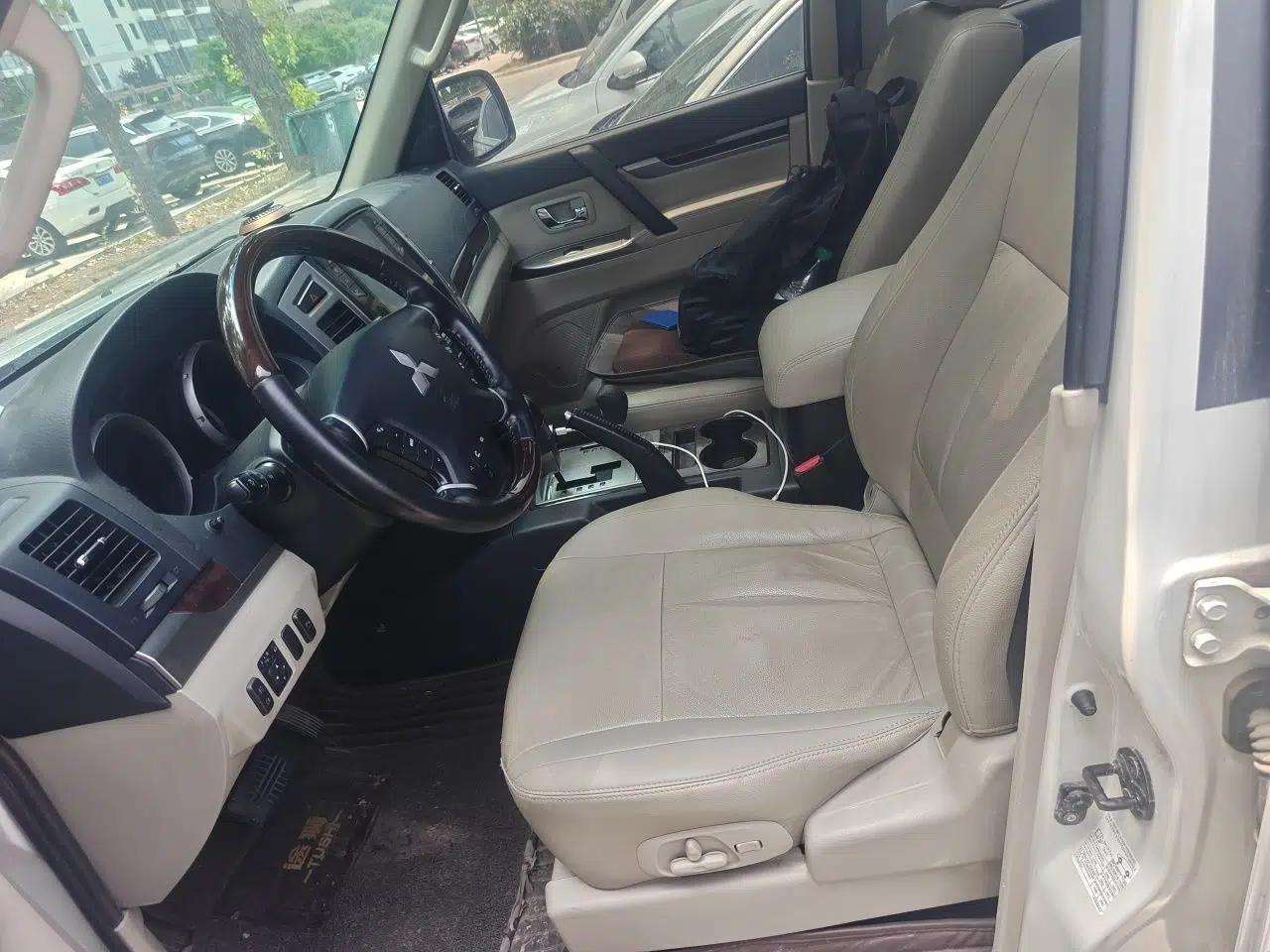 Mitsubishi Pajero 2018 V97 3.8L 5-Door GLS Sunroof – Middle East — миниатюра 15