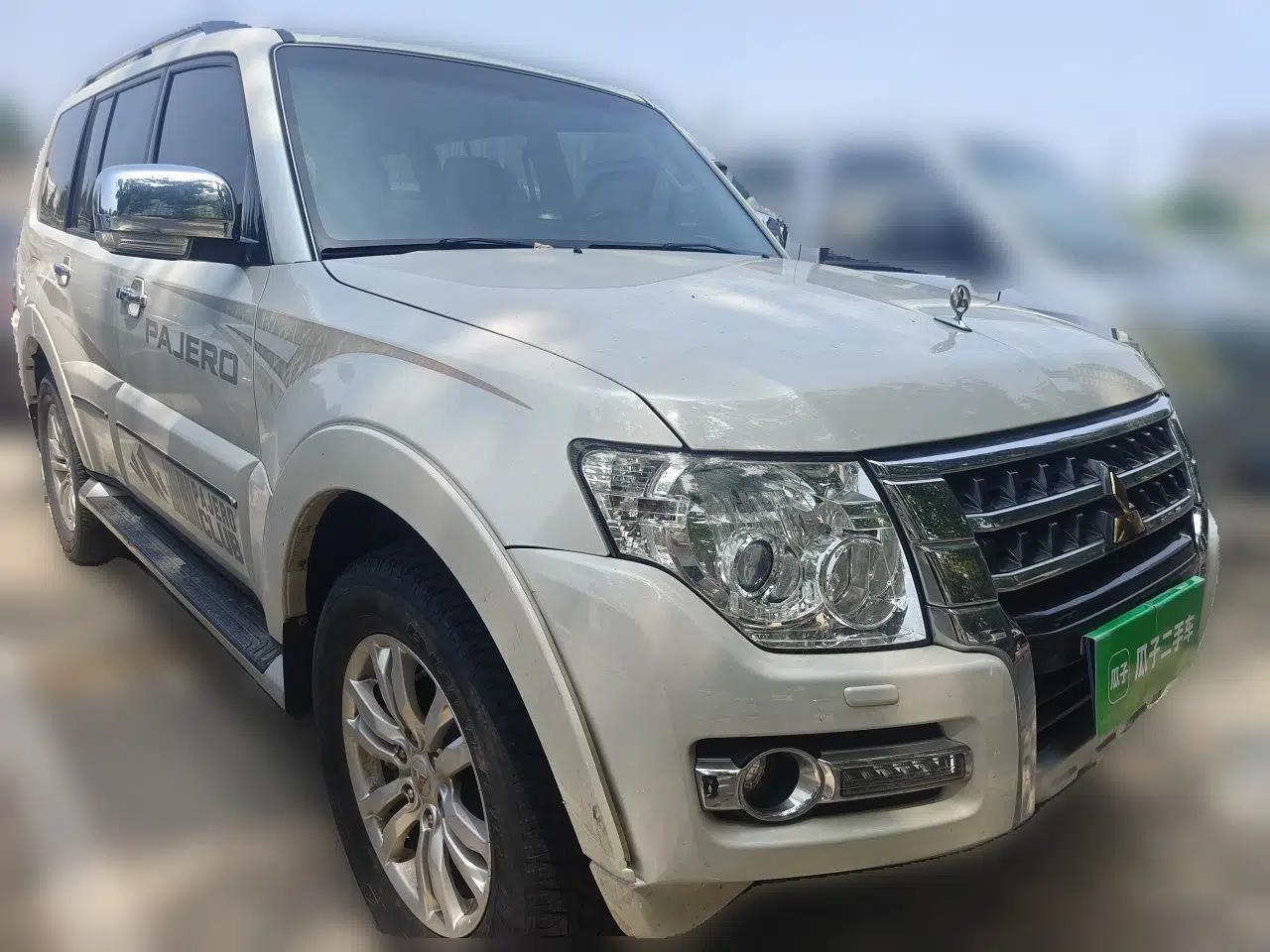 Mitsubishi Pajero 2018 V97 3.8L 5-Door GLS Sunroof – Middle East — миниатюра 3