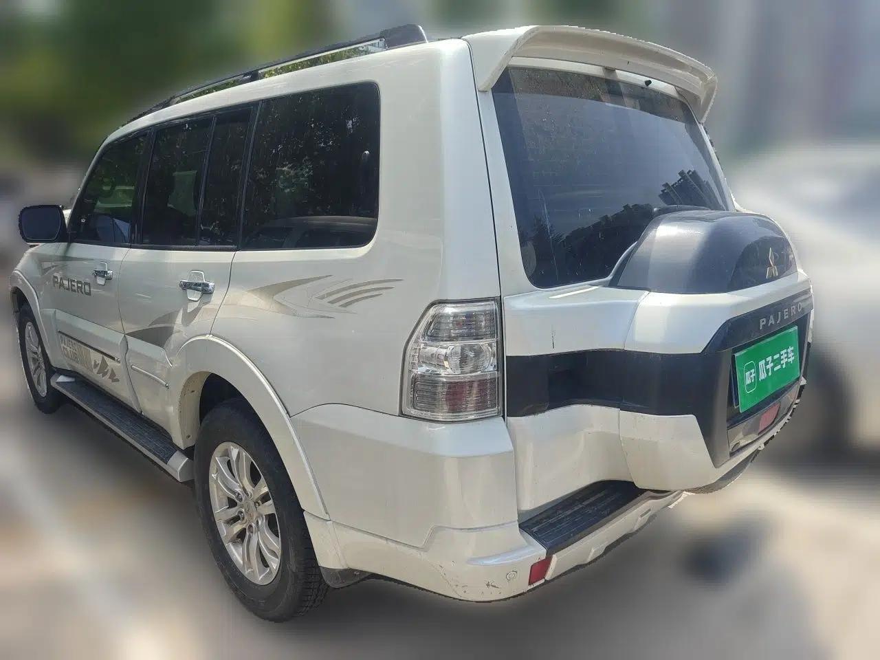 Mitsubishi Pajero 2018 V97 3.8L 5-Door GLS Sunroof – Middle East — миниатюра 4