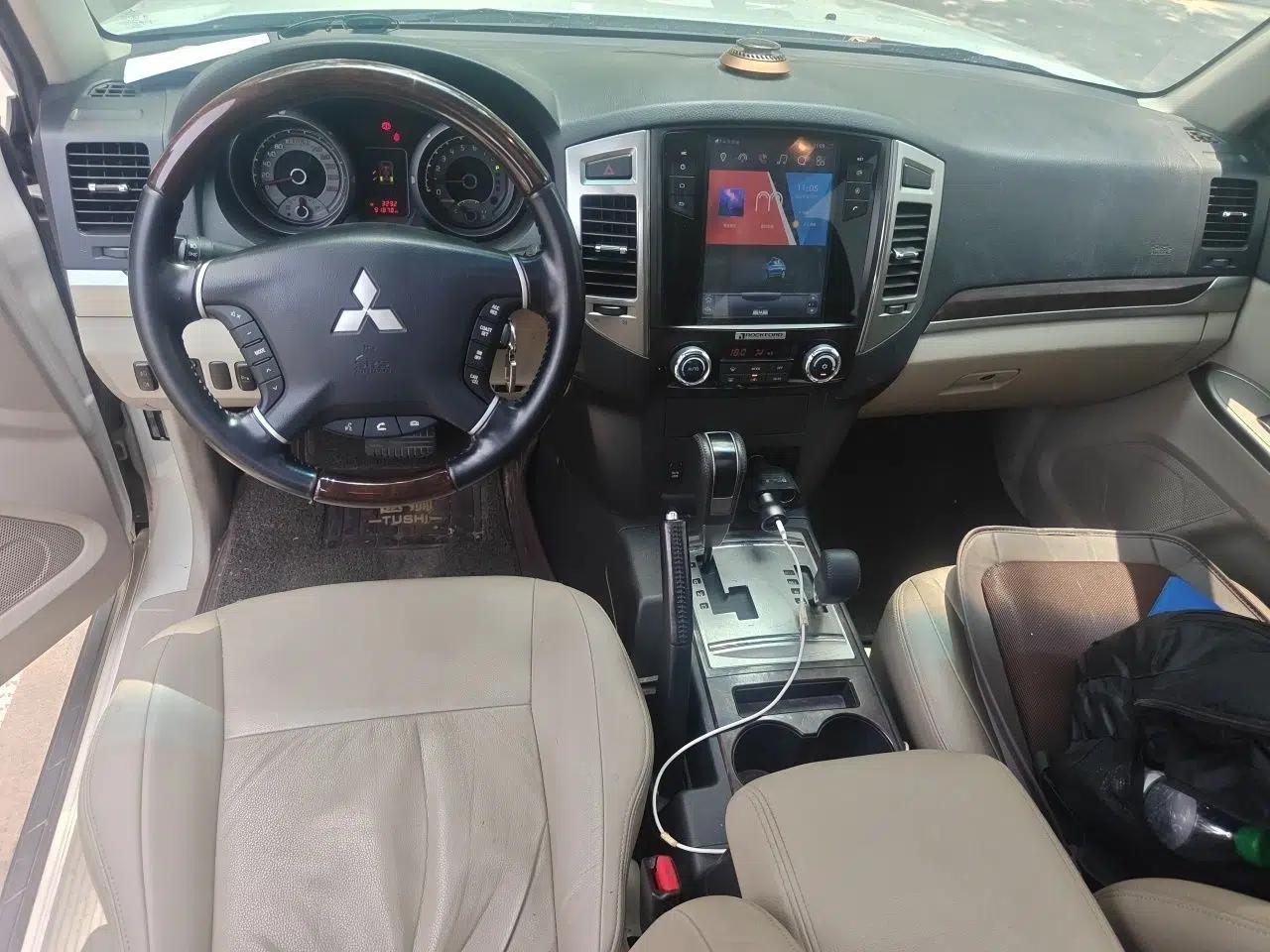 Mitsubishi Pajero 2018 V97 3.8L 5-Door GLS Sunroof – Middle East — миниатюра 9