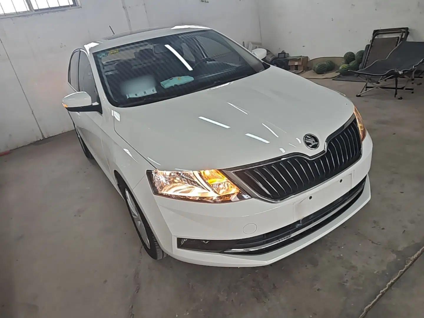 Skoda Rapid 2018 1.6L Automatic Comfort Edition — миниатюра 3