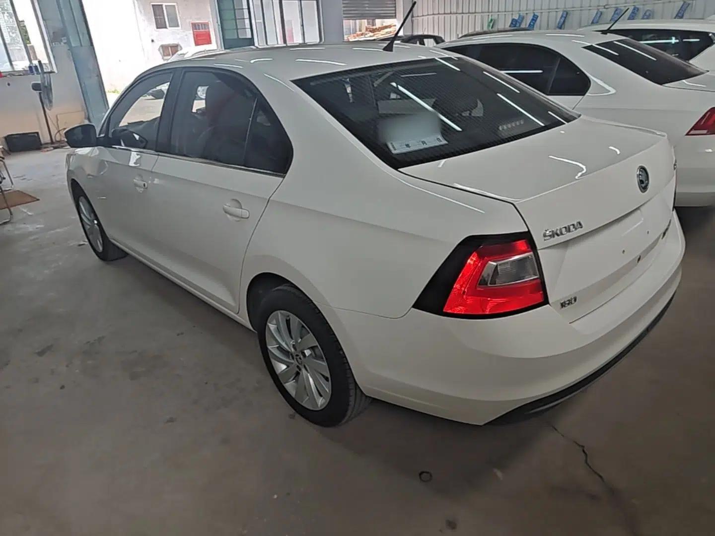 Skoda Rapid 2018 1.6L Automatic Comfort Edition — миниатюра 4