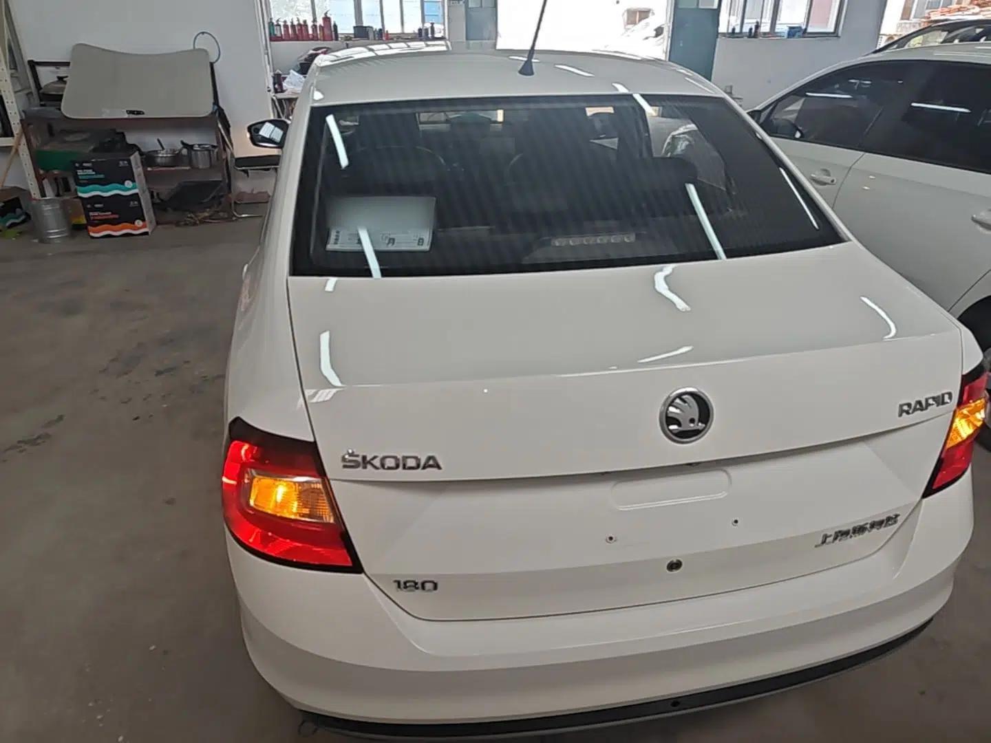 Skoda Rapid 2018 1.6L Automatic Comfort Edition — миниатюра 5