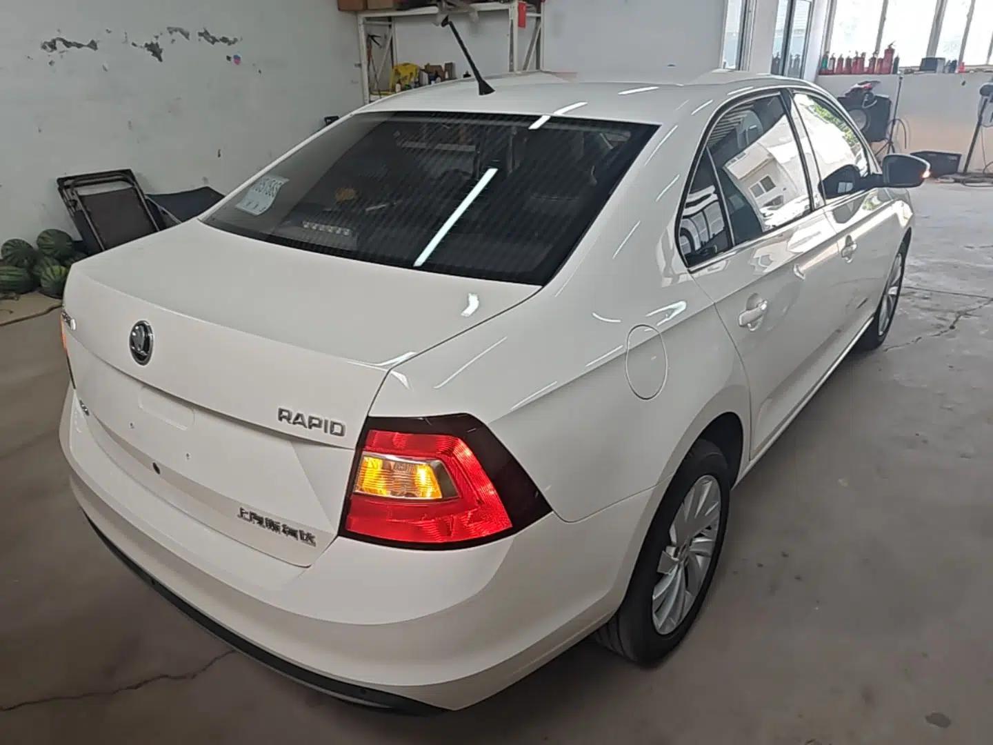 Skoda Rapid 2018 1.6L Automatic Comfort Edition — миниатюра 6